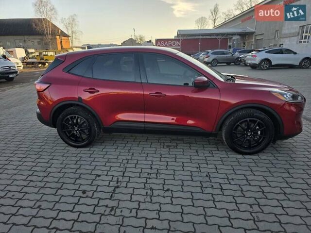 Красный Форд Эскейп, объемом двигателя 1.5 л и пробегом 113 тыс. км за 15000 $, фото 2 на Automoto.ua