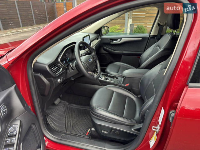 Красный Форд Эскейп, объемом двигателя 2 л и пробегом 153 тыс. км за 18700 $, фото 16 на Automoto.ua