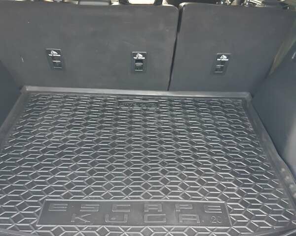 Красный Форд Эскейп, объемом двигателя 2.49 л и пробегом 124 тыс. км за 21900 $, фото 32 на Automoto.ua