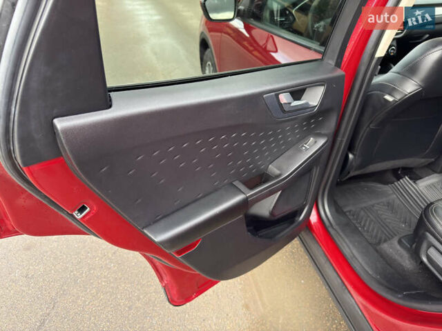 Красный Форд Эскейп, объемом двигателя 2 л и пробегом 153 тыс. км за 18700 $, фото 24 на Automoto.ua