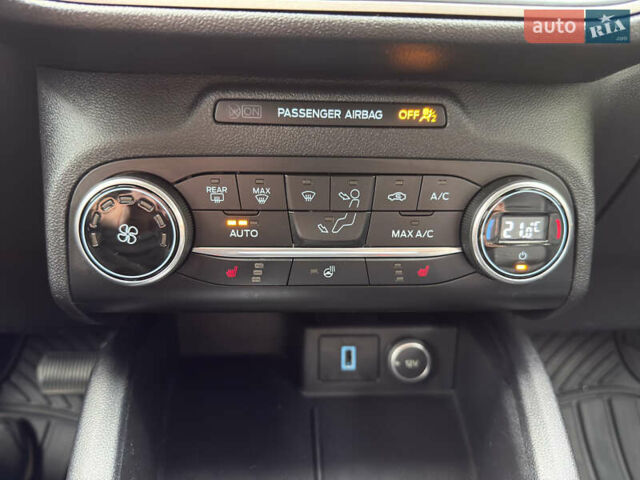 Красный Форд Эскейп, объемом двигателя 2 л и пробегом 153 тыс. км за 18700 $, фото 21 на Automoto.ua