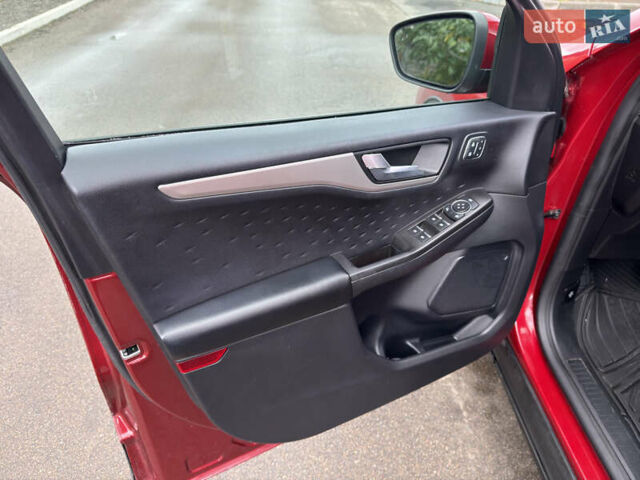 Красный Форд Эскейп, объемом двигателя 2 л и пробегом 153 тыс. км за 18700 $, фото 15 на Automoto.ua