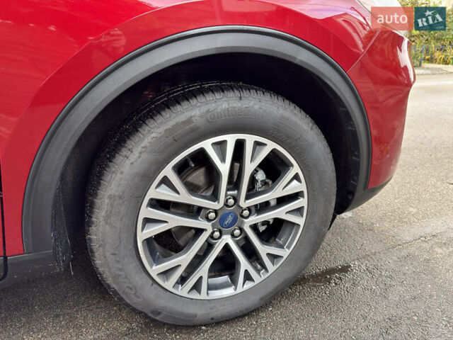 Красный Форд Эскейп, объемом двигателя 2 л и пробегом 153 тыс. км за 18700 $, фото 6 на Automoto.ua