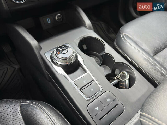 Красный Форд Эскейп, объемом двигателя 2 л и пробегом 153 тыс. км за 18700 $, фото 20 на Automoto.ua