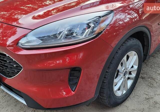 Червоний Форд Ескейп, об'ємом двигуна 1.5 л та пробігом 33 тис. км за 18000 $, фото 17 на Automoto.ua