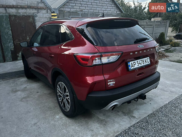 Красный Форд Эскейп, объемом двигателя 2 л и пробегом 42 тыс. км за 20999 $, фото 6 на Automoto.ua