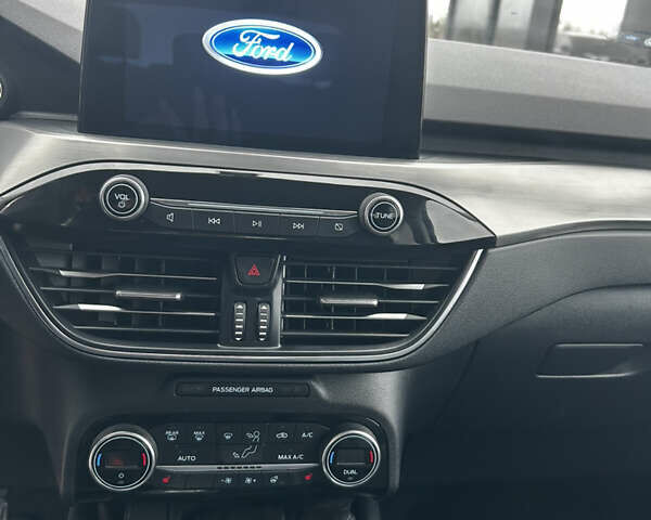 Красный Форд Эскейп, объемом двигателя 2 л и пробегом 80 тыс. км за 21500 $, фото 7 на Automoto.ua