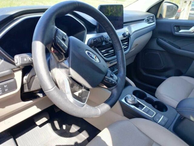 Красный Форд Эскейп, объемом двигателя 2 л и пробегом 93 тыс. км за 15700 $, фото 6 на Automoto.ua