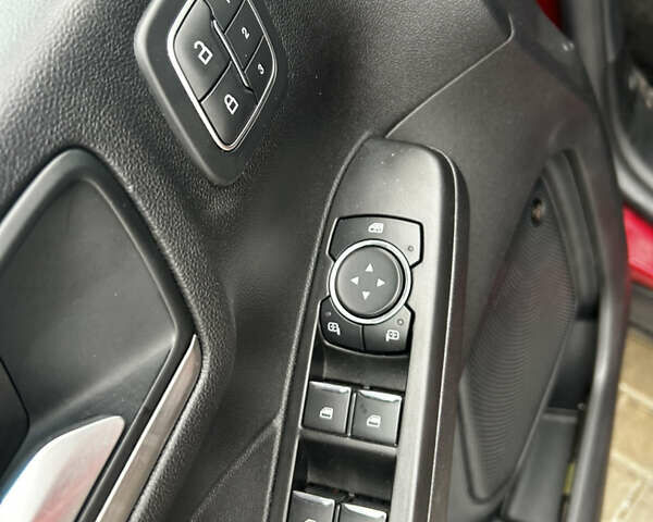 Красный Форд Эскейп, объемом двигателя 2 л и пробегом 80 тыс. км за 21500 $, фото 4 на Automoto.ua