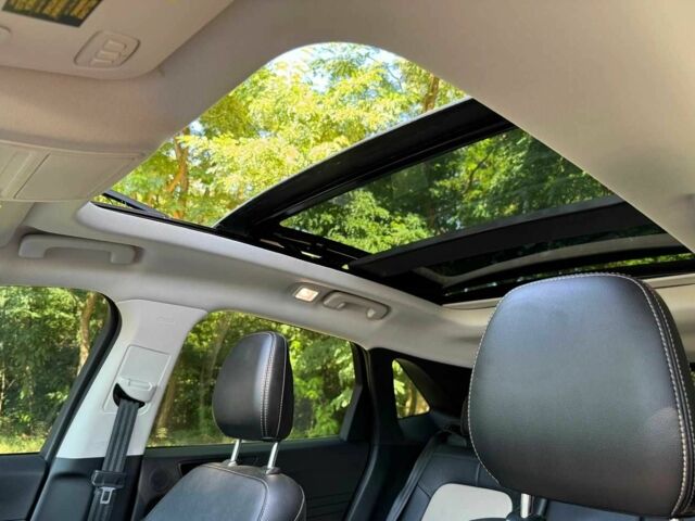 Красный Форд Эскейп, объемом двигателя 2 л и пробегом 83 тыс. км за 11999 $, фото 18 на Automoto.ua