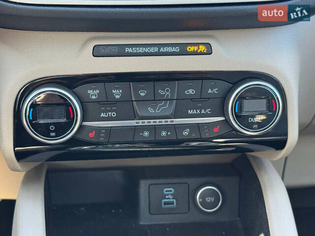 Червоний Форд Ескейп, об'ємом двигуна 1.5 л та пробігом 138 тис. км за 15200 $, фото 3 на Automoto.ua