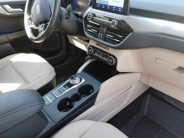 Красный Форд Эскейп, объемом двигателя 2 л и пробегом 93 тыс. км за 15700 $, фото 8 на Automoto.ua