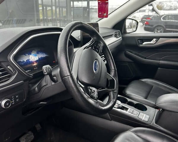 Красный Форд Эскейп, объемом двигателя 2 л и пробегом 80 тыс. км за 21500 $, фото 9 на Automoto.ua