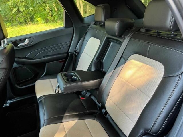 Красный Форд Эскейп, объемом двигателя 2 л и пробегом 83 тыс. км за 11999 $, фото 8 на Automoto.ua