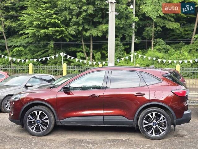 Красный Форд Эскейп, объемом двигателя 2 л и пробегом 36 тыс. км за 21000 $, фото 1 на Automoto.ua