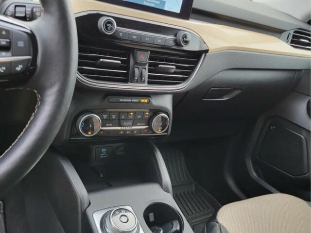 Красный Форд Эскейп, объемом двигателя 2 л и пробегом 58 тыс. км за 11600 $, фото 7 на Automoto.ua