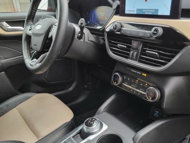 Красный Форд Эскейп, объемом двигателя 2 л и пробегом 58 тыс. км за 11600 $, фото 5 на Automoto.ua