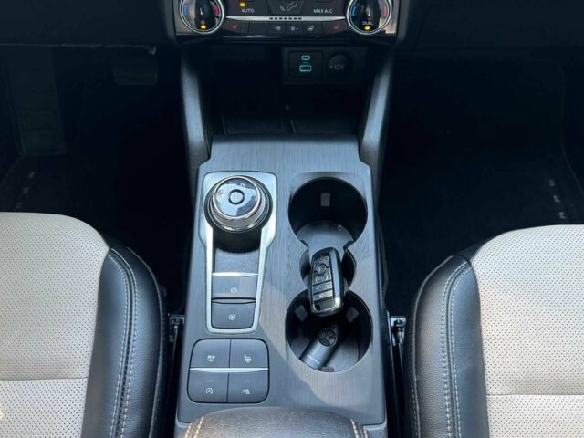 Красный Форд Эскейп, объемом двигателя 2 л и пробегом 83 тыс. км за 11999 $, фото 15 на Automoto.ua