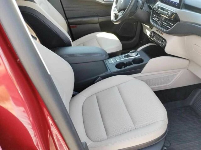 Красный Форд Эскейп, объемом двигателя 2 л и пробегом 93 тыс. км за 15700 $, фото 5 на Automoto.ua