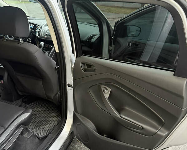 Форд Эскейп, объемом двигателя 2.5 л и пробегом 219 тыс. км за 12500 $, фото 9 на Automoto.ua