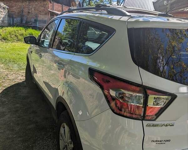 Форд Эскейп, объемом двигателя 2 л и пробегом 129 тыс. км за 13200 $, фото 6 на Automoto.ua