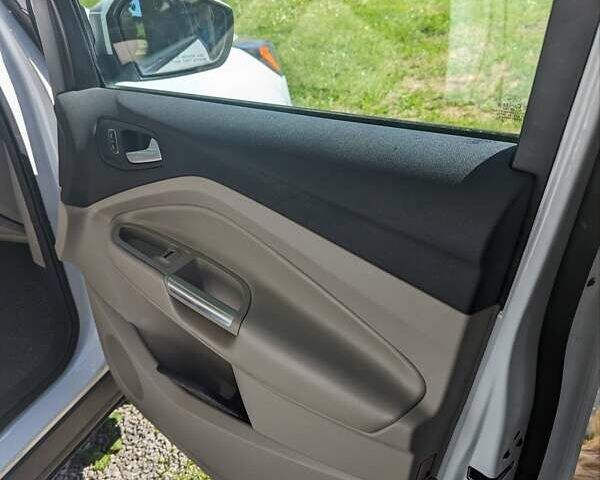 Форд Эскейп, объемом двигателя 2 л и пробегом 129 тыс. км за 13200 $, фото 25 на Automoto.ua