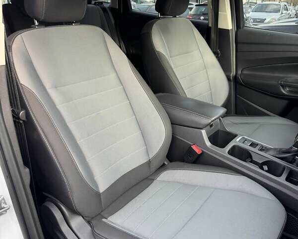 Форд Эскейп, объемом двигателя 2.5 л и пробегом 132 тыс. км за 14000 $, фото 21 на Automoto.ua