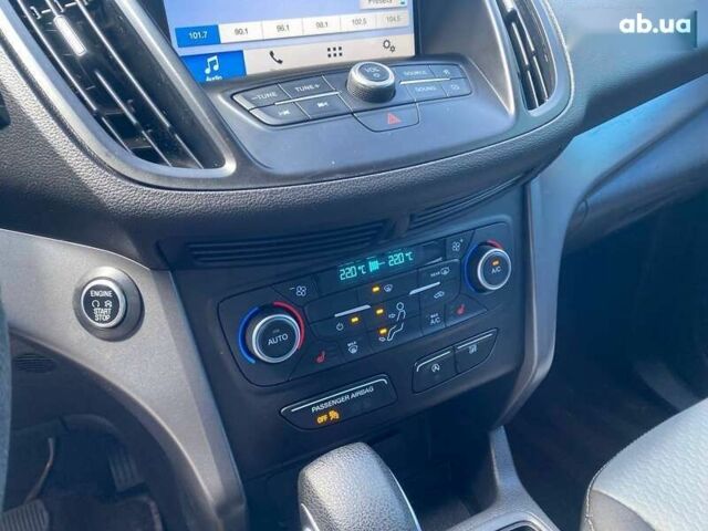 Форд Эскейп, объемом двигателя 2 л и пробегом 194 тыс. км за 13300 $, фото 15 на Automoto.ua