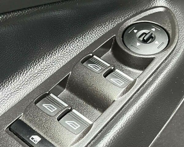 Форд Ескейп, об'ємом двигуна 2 л та пробігом 147 тис. км за 16900 $, фото 27 на Automoto.ua