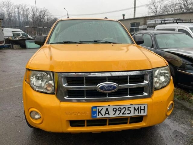 Желтый Форд Эскейп, объемом двигателя 2.5 л и пробегом 300 тыс. км за 3000 $, фото 2 на Automoto.ua
