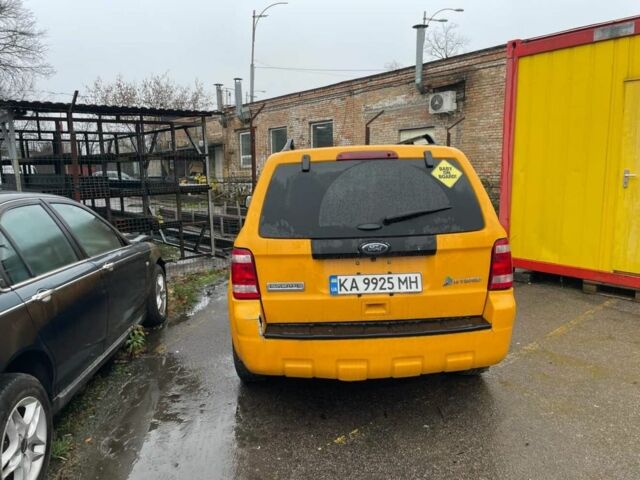 Желтый Форд Эскейп, объемом двигателя 2.5 л и пробегом 300 тыс. км за 3000 $, фото 3 на Automoto.ua