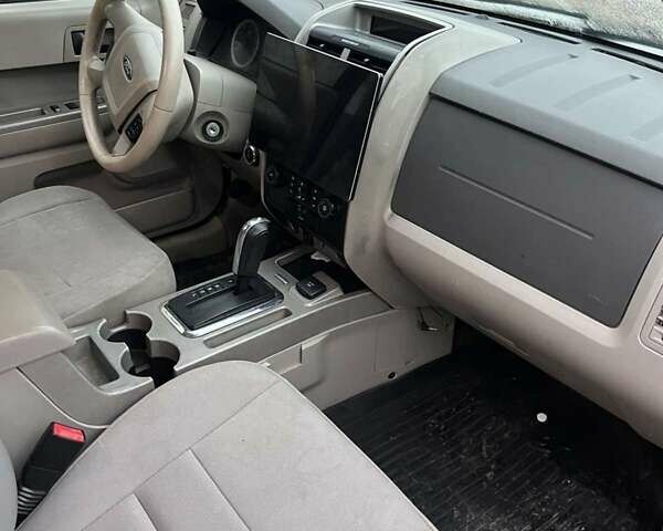 Желтый Форд Эскейп, объемом двигателя 2.5 л и пробегом 226 тыс. км за 4999 $, фото 5 на Automoto.ua