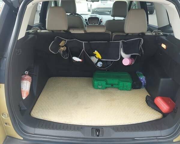 Желтый Форд Эскейп, объемом двигателя 2 л и пробегом 178 тыс. км за 9500 $, фото 2 на Automoto.ua