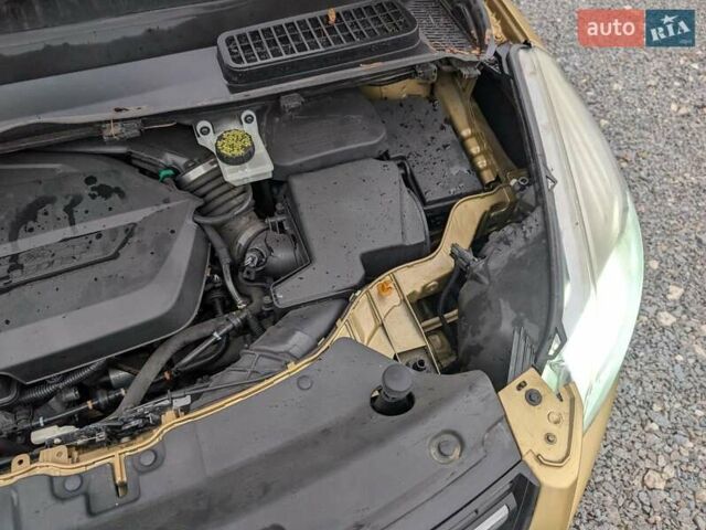 Желтый Форд Эскейп, объемом двигателя 1.6 л и пробегом 191 тыс. км за 8550 $, фото 51 на Automoto.ua