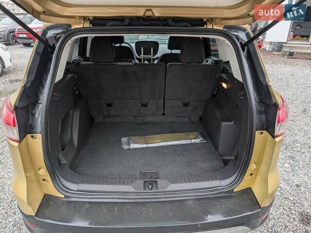 Желтый Форд Эскейп, объемом двигателя 1.6 л и пробегом 191 тыс. км за 8550 $, фото 16 на Automoto.ua