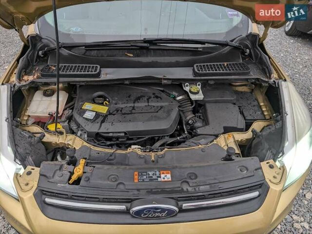 Желтый Форд Эскейп, объемом двигателя 1.6 л и пробегом 191 тыс. км за 8550 $, фото 48 на Automoto.ua