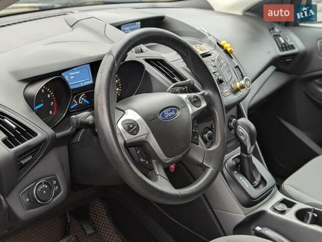 Желтый Форд Эскейп, объемом двигателя 1.6 л и пробегом 191 тыс. км за 8550 $, фото 28 на Automoto.ua