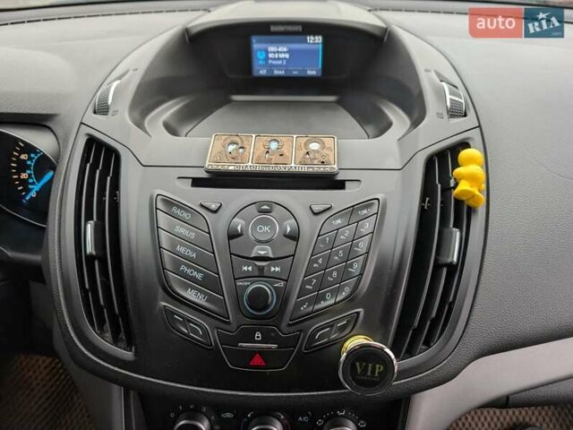 Желтый Форд Эскейп, объемом двигателя 1.6 л и пробегом 191 тыс. км за 8550 $, фото 45 на Automoto.ua