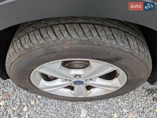 Желтый Форд Эскейп, объемом двигателя 1.6 л и пробегом 191 тыс. км за 8550 $, фото 21 на Automoto.ua