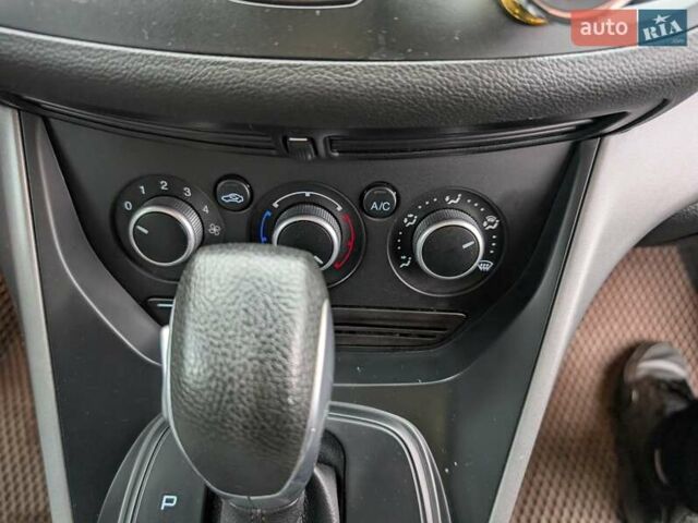 Желтый Форд Эскейп, объемом двигателя 1.6 л и пробегом 191 тыс. км за 8550 $, фото 46 на Automoto.ua