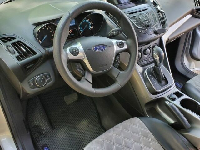 Серый Форд Эскейп, объемом двигателя 1.6 л и пробегом 259 тыс. км за 8900 $, фото 4 на Automoto.ua