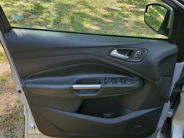 Серый Форд Эскейп, объемом двигателя 1.6 л и пробегом 259 тыс. км за 8900 $, фото 10 на Automoto.ua