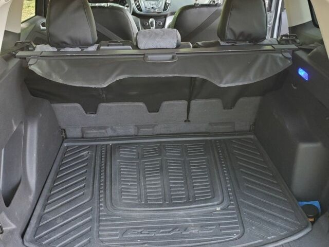 Серый Форд Эскейп, объемом двигателя 1.6 л и пробегом 259 тыс. км за 8900 $, фото 7 на Automoto.ua