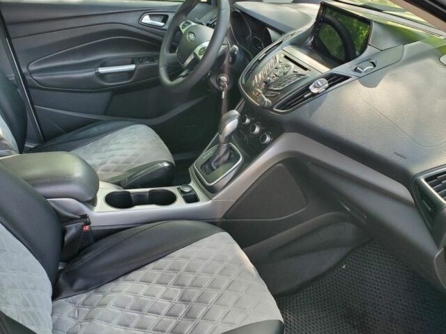 Серый Форд Эскейп, объемом двигателя 1.6 л и пробегом 259 тыс. км за 8900 $, фото 5 на Automoto.ua