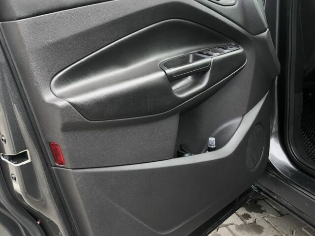 Серый Форд Эскейп, объемом двигателя 2.5 л и пробегом 393 тыс. км за 12799 $, фото 10 на Automoto.ua