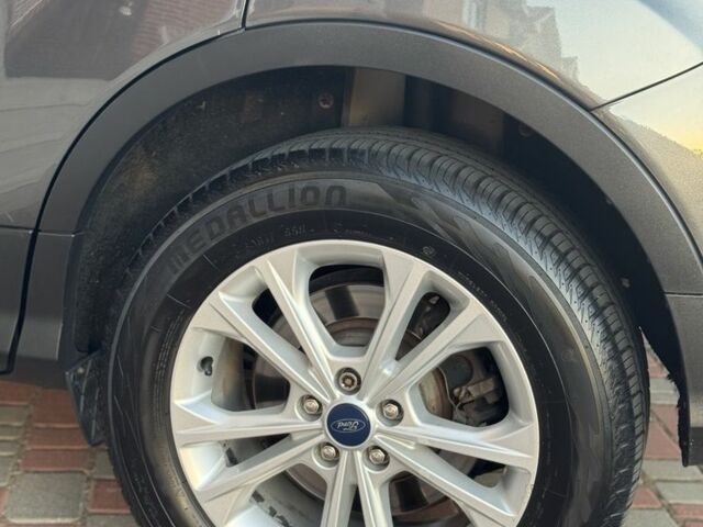 Серый Форд Эскейп, объемом двигателя 1.5 л и пробегом 125 тыс. км за 12800 $, фото 5 на Automoto.ua