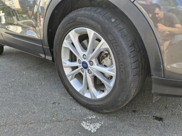 Серый Форд Эскейп, объемом двигателя 2 л и пробегом 79 тыс. км за 14780 $, фото 5 на Automoto.ua