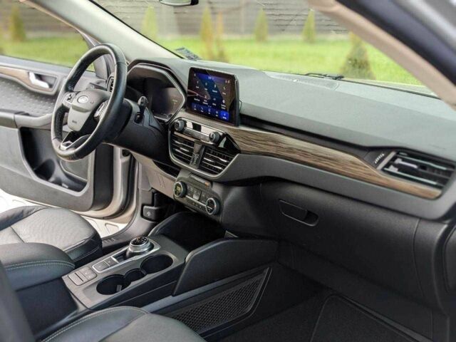 Серый Форд Эскейп, объемом двигателя 2.5 л и пробегом 119 тыс. км за 15000 $, фото 6 на Automoto.ua