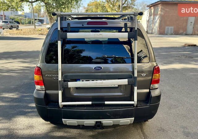 Серый Форд Эскейп, объемом двигателя 3 л и пробегом 255 тыс. км за 4950 $, фото 6 на Automoto.ua