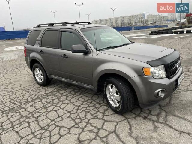 Серый Форд Эскейп, объемом двигателя 2.97 л и пробегом 154 тыс. км за 9000 $, фото 5 на Automoto.ua